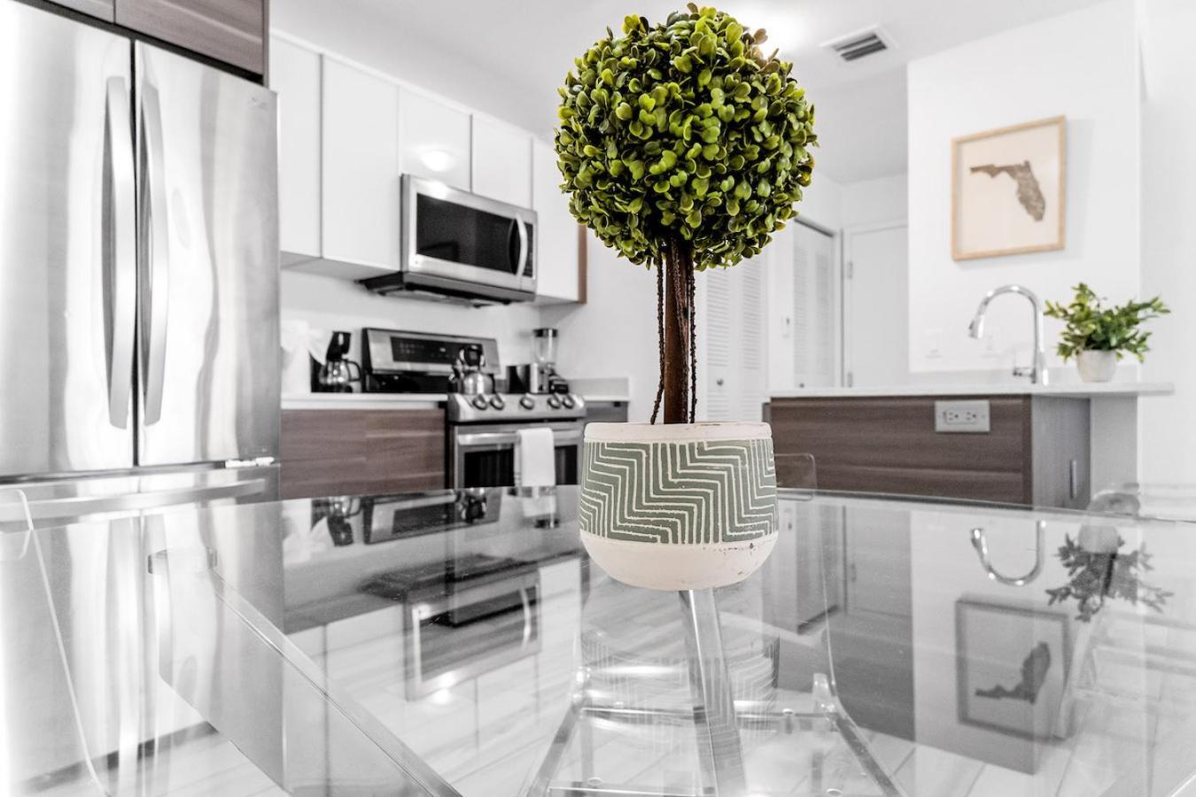 Lovely Unit Mins From Wynwood With Free Parking ไมอามี ภายนอก รูปภาพ