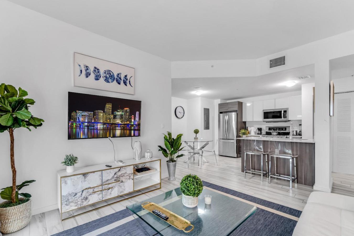 Lovely Unit Mins From Wynwood With Free Parking ไมอามี ภายนอก รูปภาพ