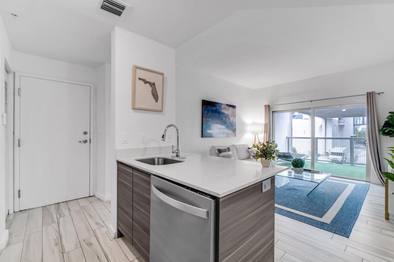 Lovely Unit Mins From Wynwood With Free Parking ไมอามี ภายนอก รูปภาพ